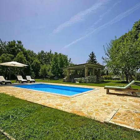 別荘 Casa Buscina Materada